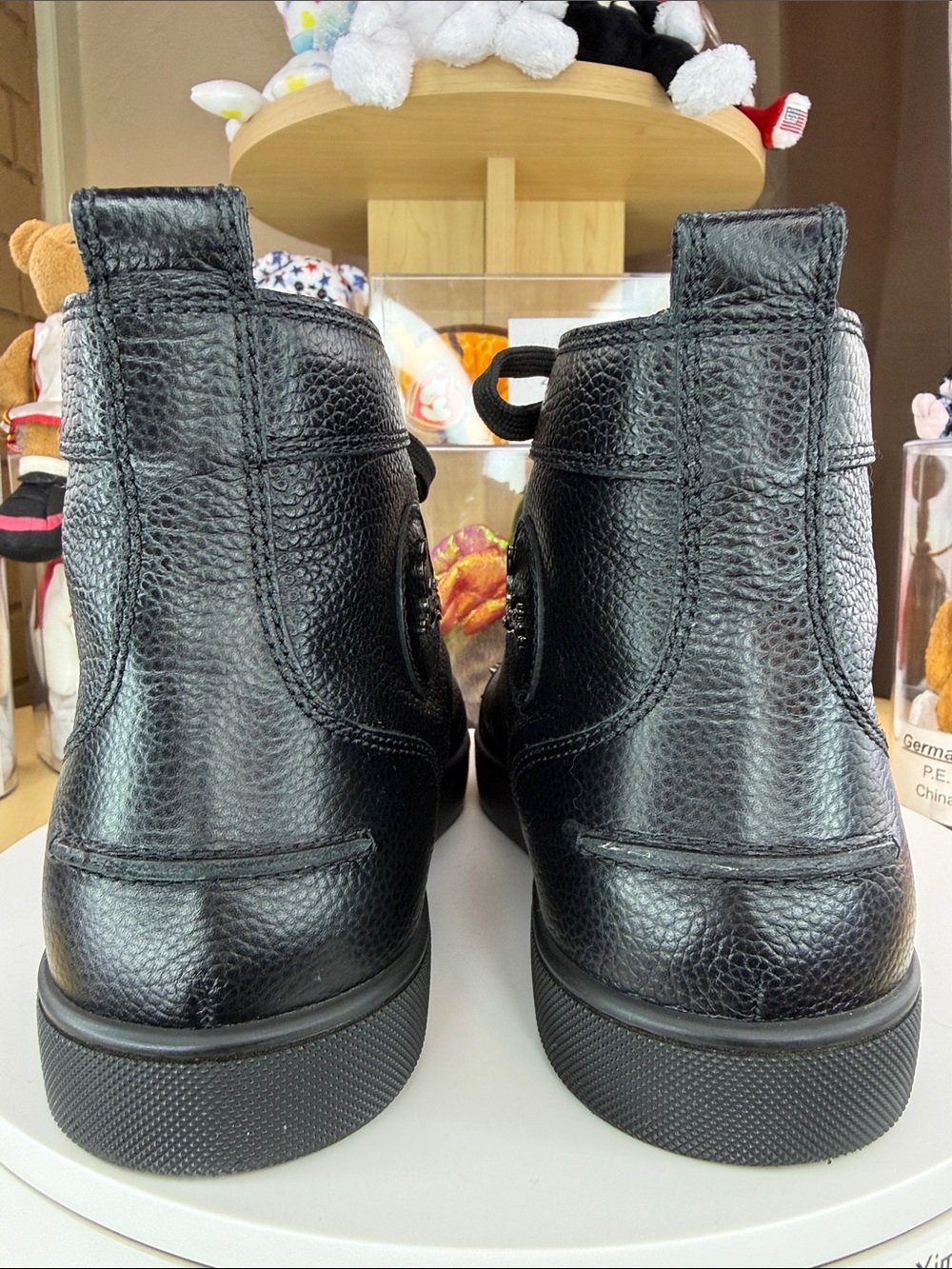 💥CHRISTIAN LOUBOUTIN - $1,045 MSRP Men's Lou Spikes High-Top Sneakers - SIZE 43 - Picture 5 of 17